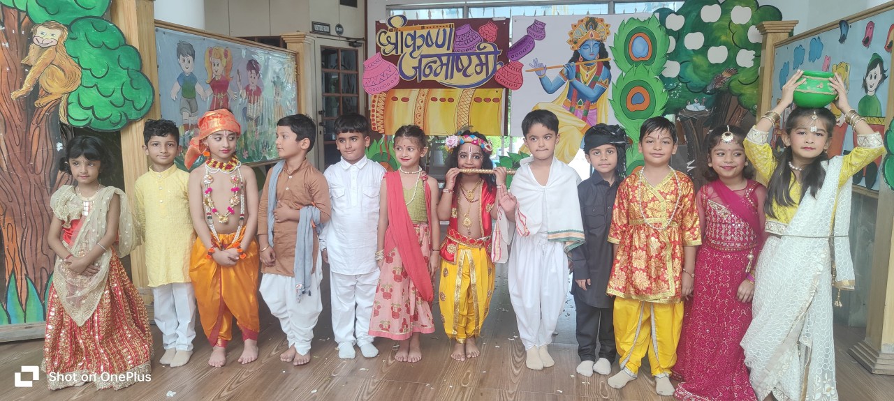 Storytelling & Puppet Theatre